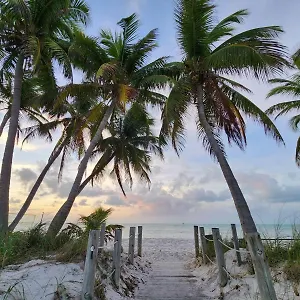 https://high-tide-at-key-west-1800-atlantic-condos.hotels-in-key-west.com